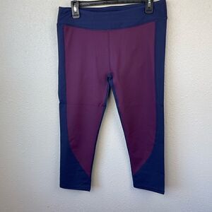 NWT Fabletics Blue and Purple Athletic Cropped Legging Pants Size L